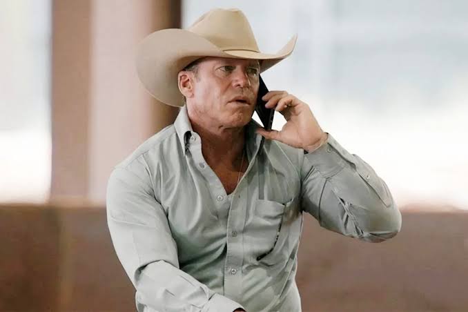 Taylor Sheridan le parcours la carrière et l’influence du créateur qui a redéfini le western moderne